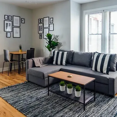 Convenient & Newly Decorated 1Br Apartment - Roscoe 1D