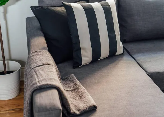 Convenient & Newly Decorated 1br - Roscoe 1d Chicago